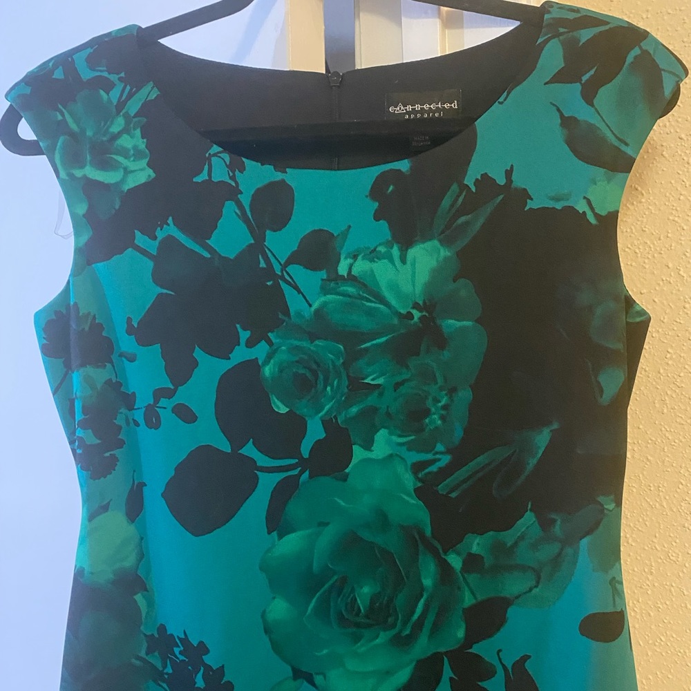 Beautiful green and black dress perfect for this weather medium size